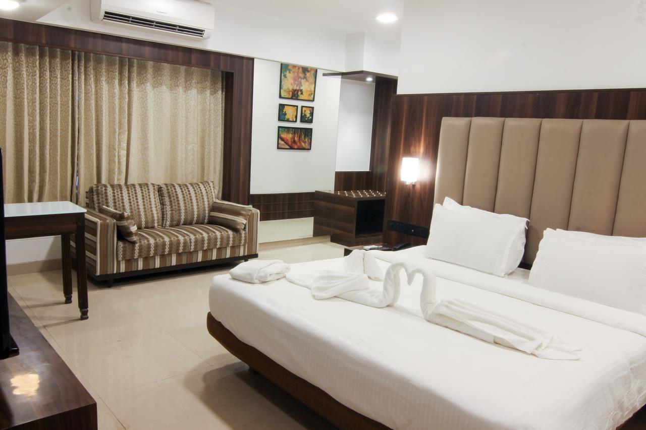 Golden Chariot The Boutique Hotel Мумбаи Экстерьер фото
