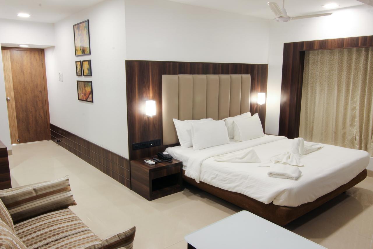 Golden Chariot The Boutique Hotel Мумбаи Экстерьер фото
