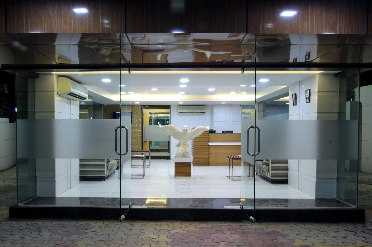 Golden Chariot The Boutique Hotel Мумбаи Экстерьер фото