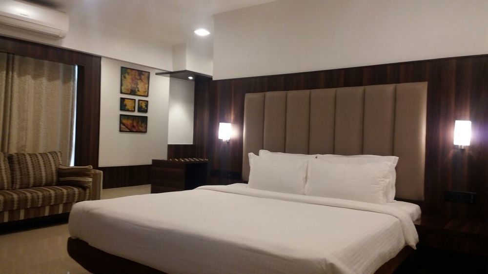 Golden Chariot The Boutique Hotel Мумбаи Экстерьер фото