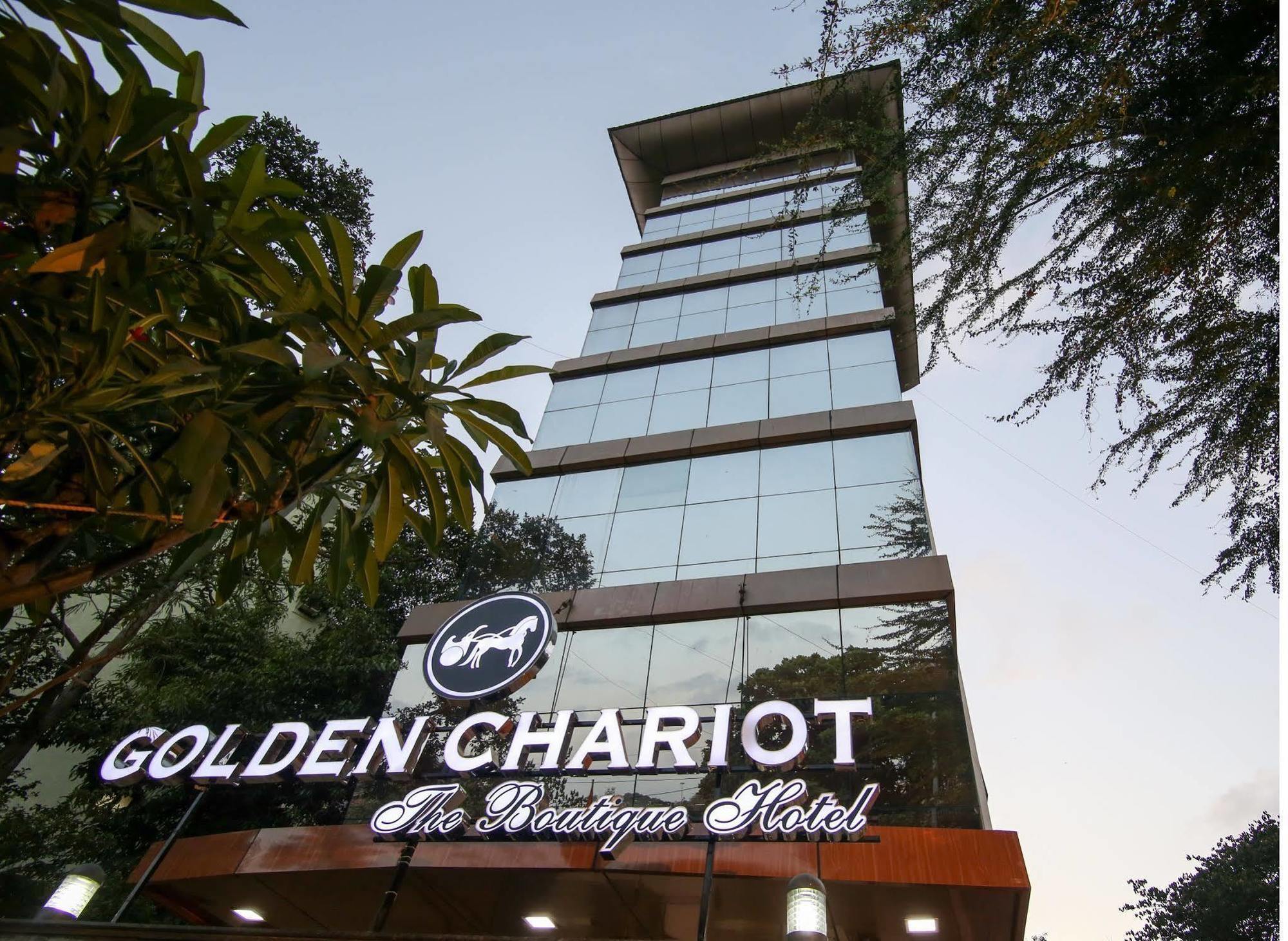 Golden Chariot The Boutique Hotel Мумбаи Экстерьер фото